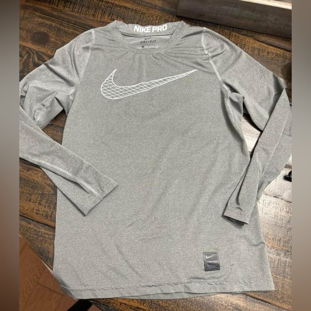 EUC - Nike Shirt